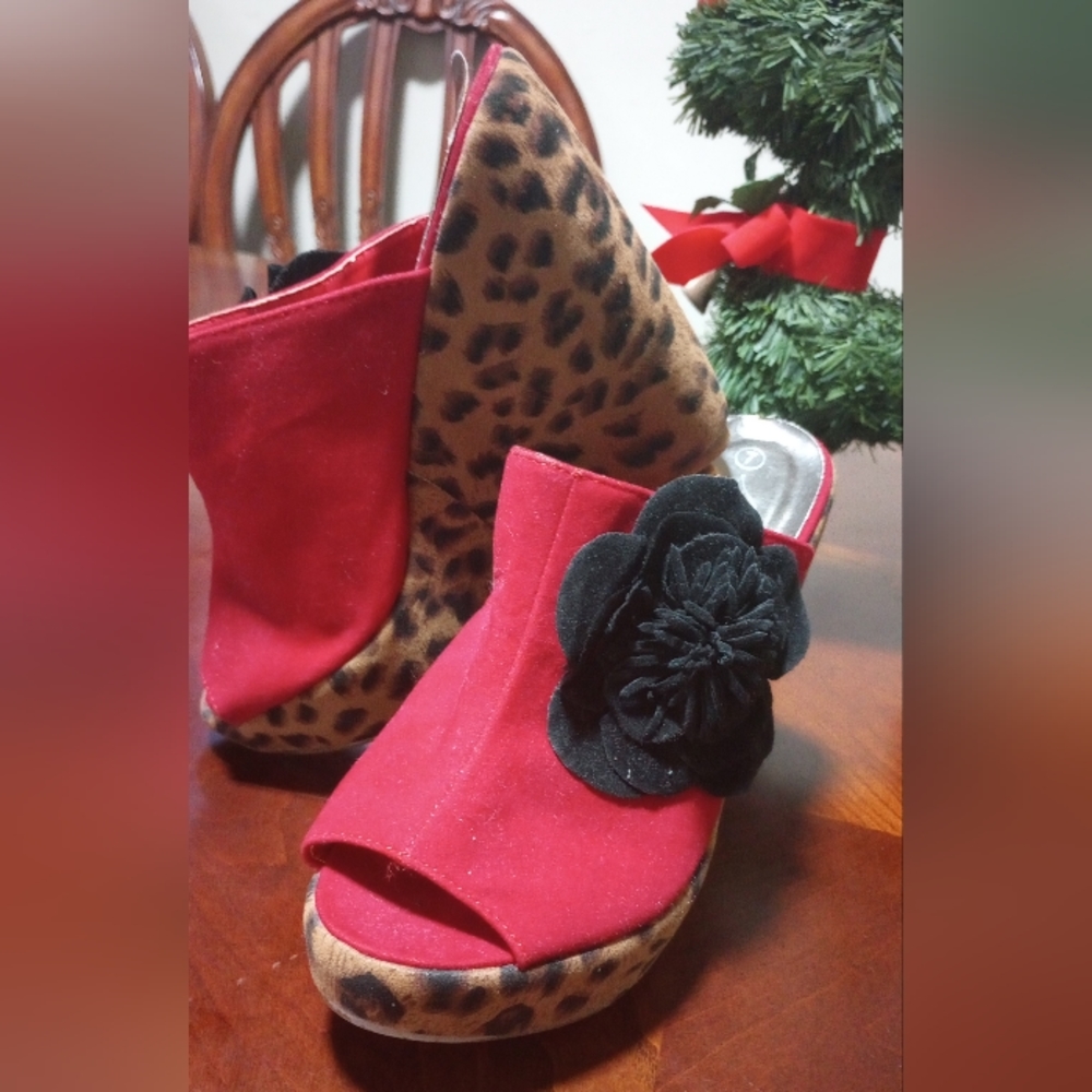 🔖Faux Suede Wedges